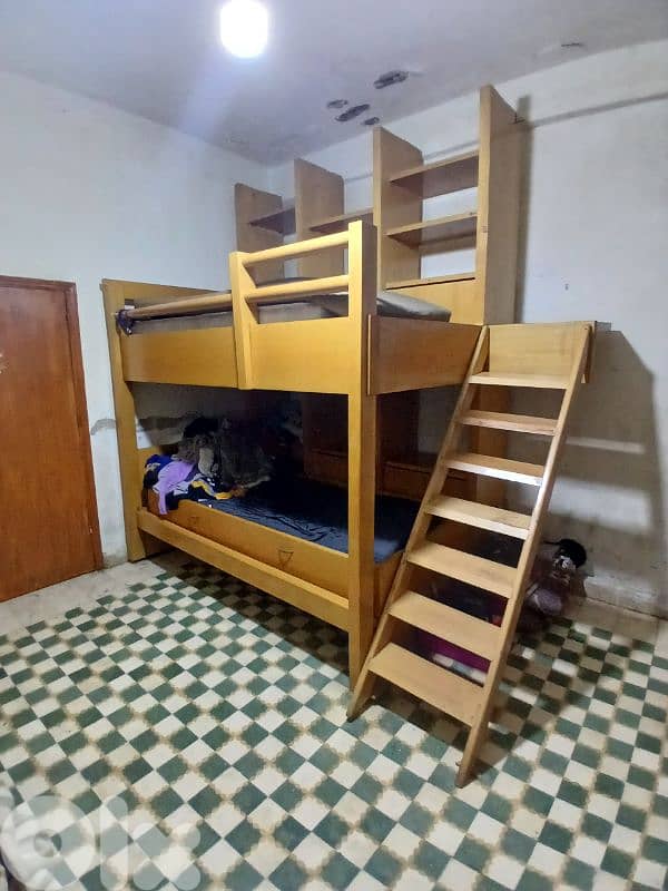 تخت ٣ طوابق مع ٦ خزن تخت زاند تقيل 400$ 0