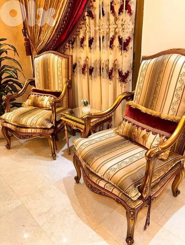 صالون كلاسيكي فاخر بحالة ممتازة خشب زان 2