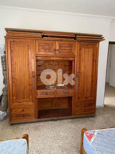 خزانة طابقين مع تختين