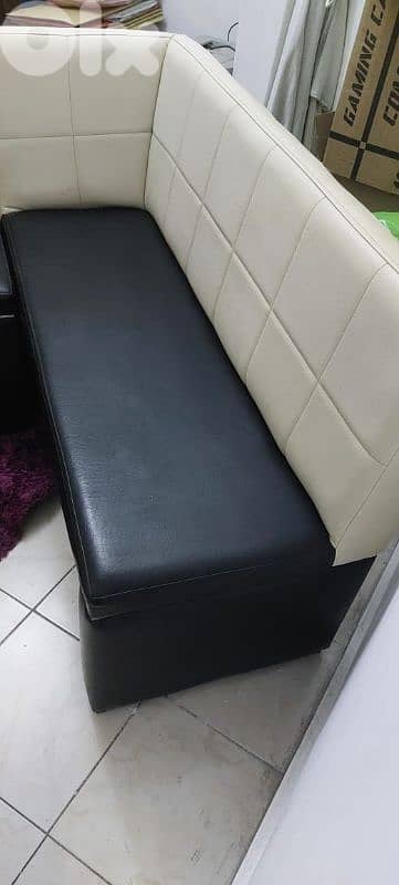 زاوية مع طاولة 3