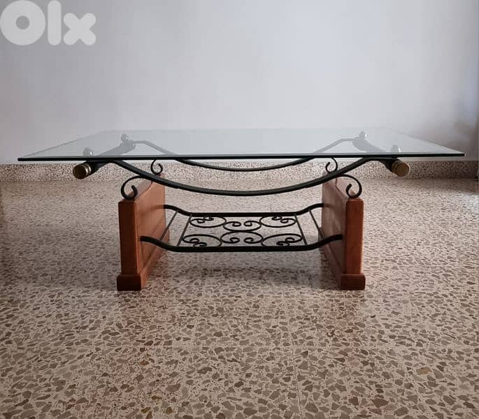 Very Nice and Heavy Salon/Living Room Table 1