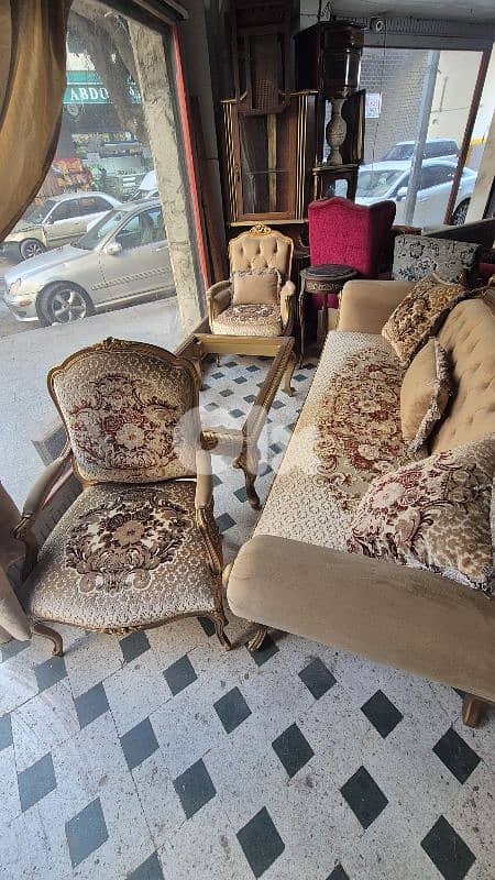 صالون  مع طاولة 0