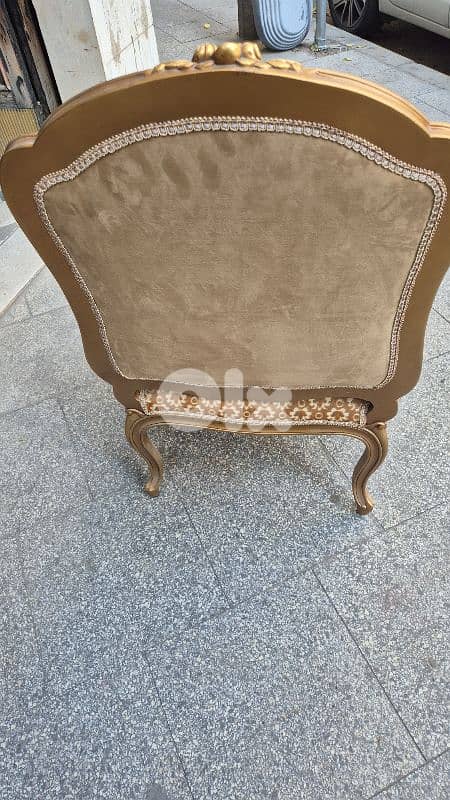 صالون  مع طاولة 2