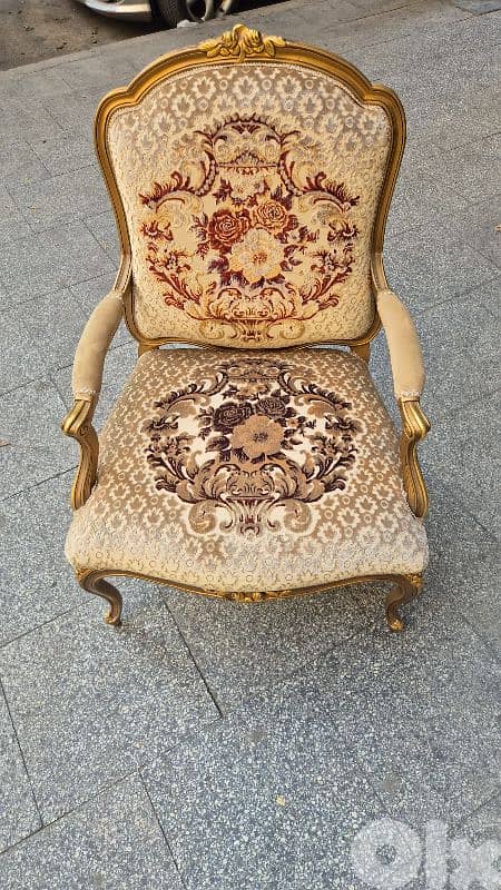 صالون  مع طاولة 3