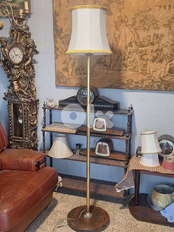 brass and wooden base floor lamp 3