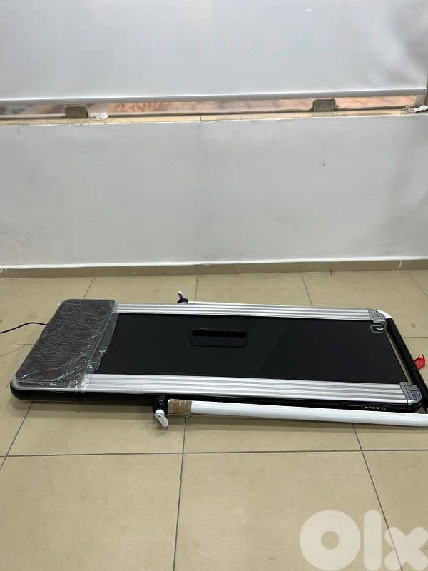 Foldable Treadmill مكينة مشي قابلة للطي 1