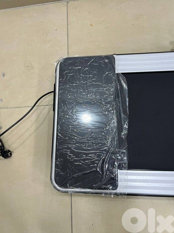 Foldable Treadmill مكينة مشي قابلة للطي 2