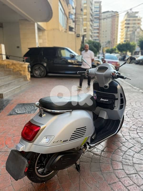 vespa GTS 300 Super 4