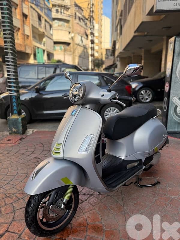 vespa GTS 300 Super 6