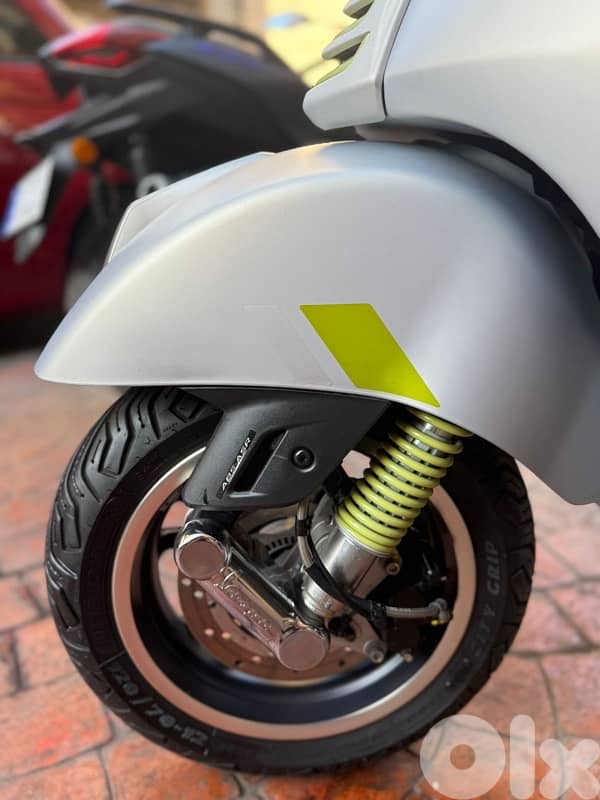 vespa GTS 300 Super 8