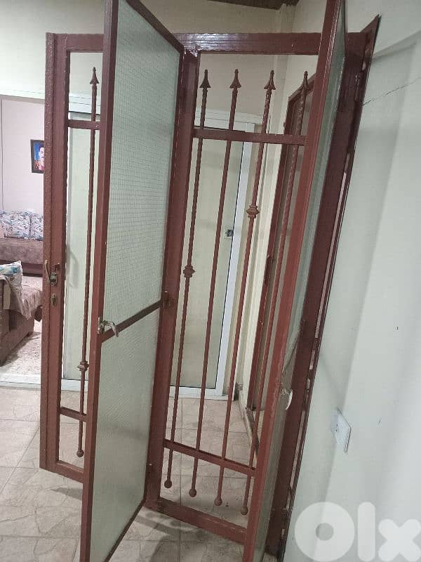 بوابه حديد مرتبه ٢٥٠$ منهي عاليه 2