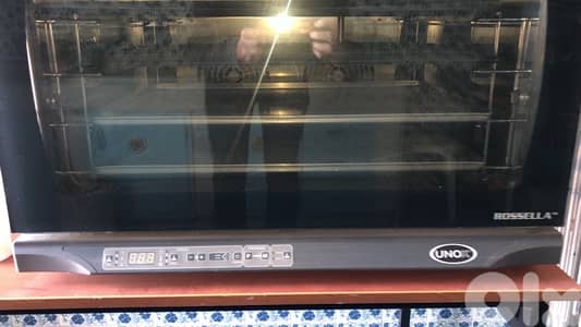 Croissant oven and croissant heater