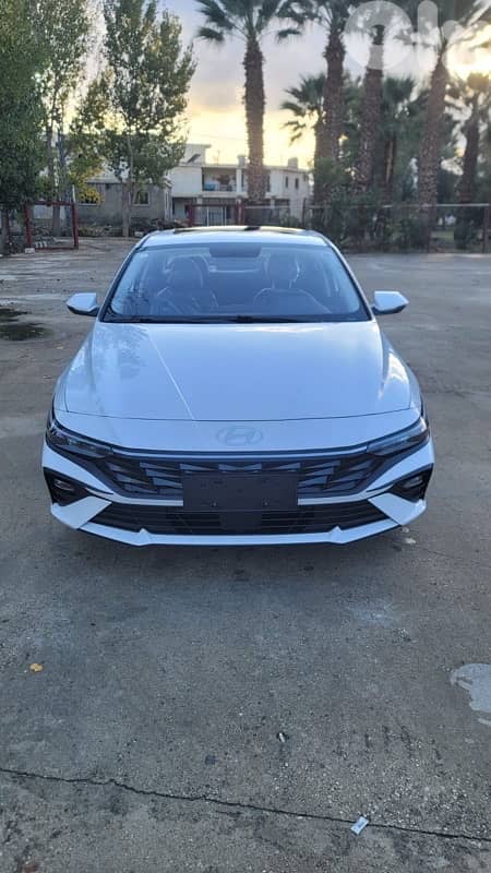 Hyundai Elantra 2025 0