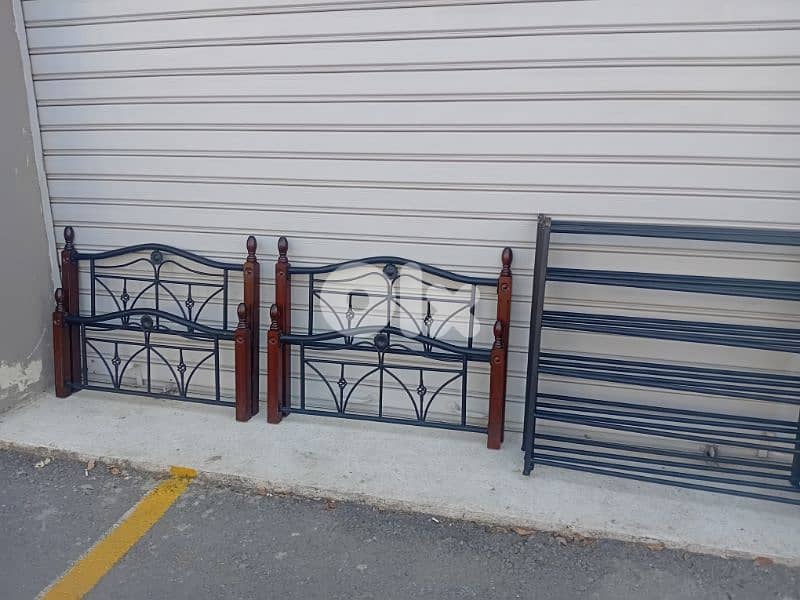 تخوتي اوروبي شبه جديد مفرد 1