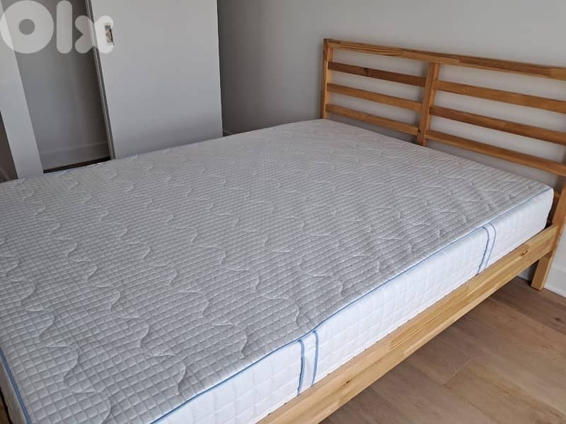 Lit 140cm avec matelas 0