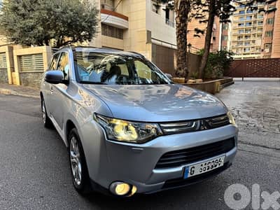 Mitsubishi Outlander GT 2014 مصدر و صيانة شركه لا ليوم مالك واحد جديده