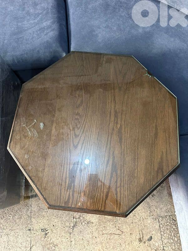 طاولة مسدسة قشر سنديان كتير مرتبة 2