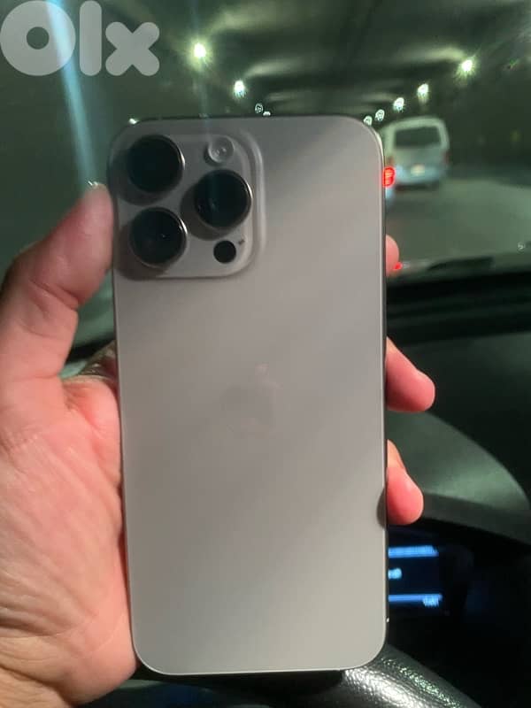 iohone 16 pro max khare2 2