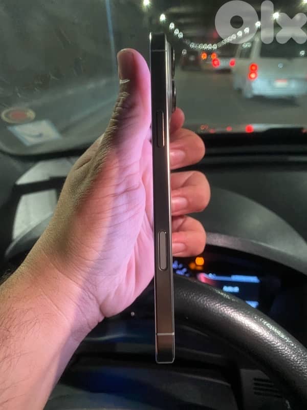 iohone 16 pro max khare2 4