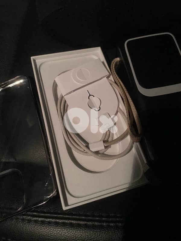 iohone 16 pro max khare2 5