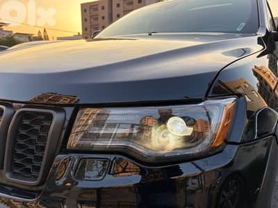 Jeep Grand Cherokee 2018  California very clean  over land V6
