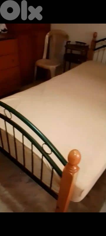 غرفه نوم كاملة ب ٣٠٠$ 5