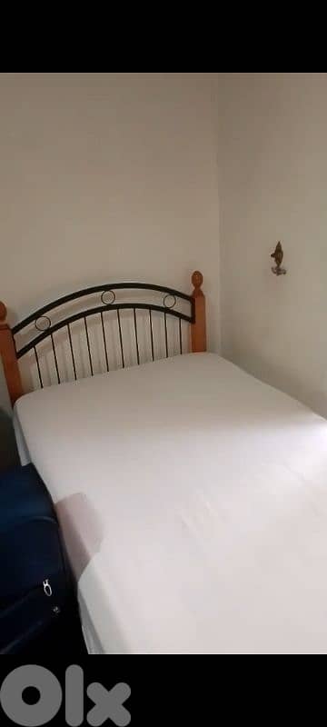 غرفه نوم كاملة ب ٣٠٠$ 6