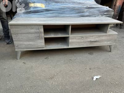 ,طاولة Tv كتير مرتبة ونظيفة