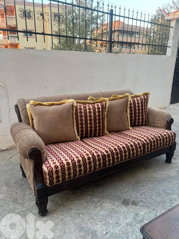 طقم كنبايات حفر خشب زان ملكي اربع قطع وطاولة 7