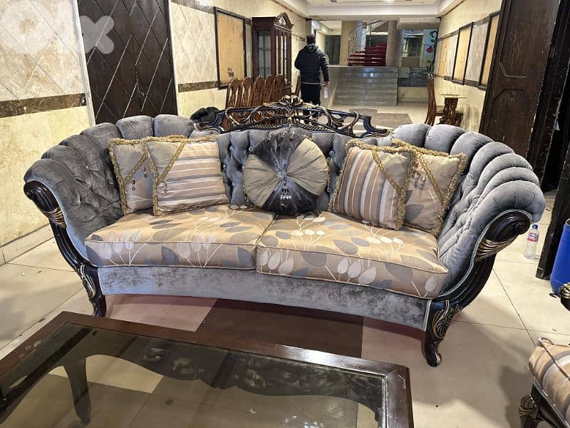 طقم كنبايات حفر خشب زان ثلاث قطع وطاولة 0