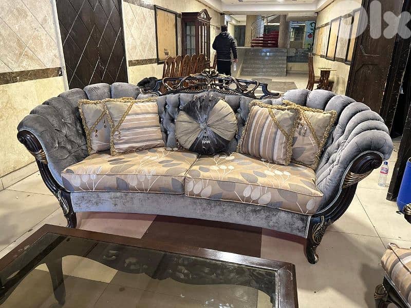 طقم كنبايات حفر خشب زان ثلاث قطع وطاولة 3