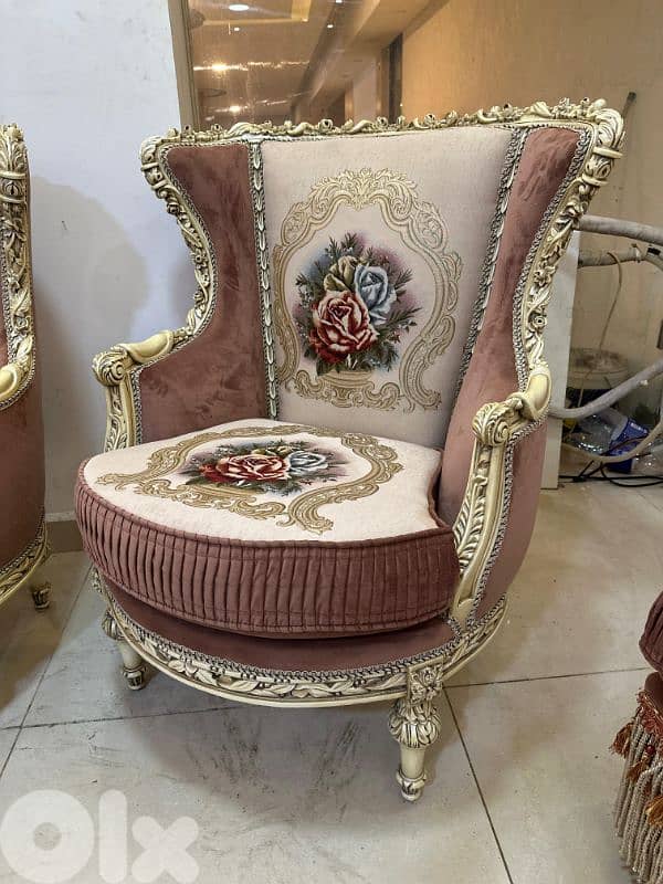 طقم كنبايات حفر خشب زان ملكي خمس قطع وطاولة 4