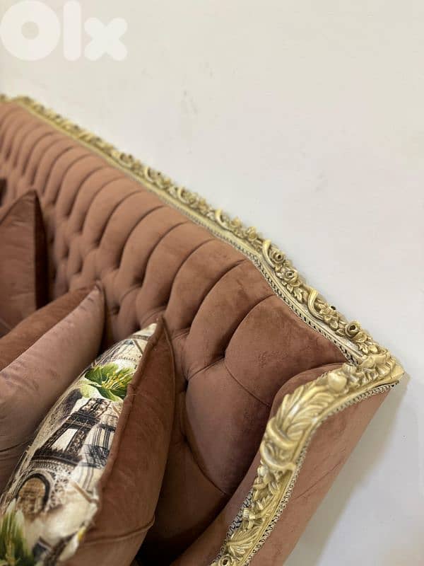 طقم كنبايات حفر خشب زان ملكي خمس قطع وطاولة 6