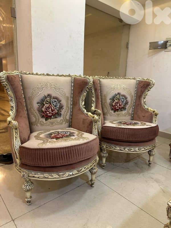 طقم كنبايات حفر خشب زان ملكي خمس قطع وطاولة 7