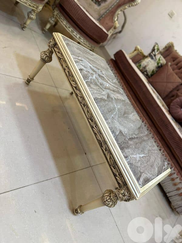 طقم كنبايات حفر خشب زان ملكي خمس قطع وطاولة 8