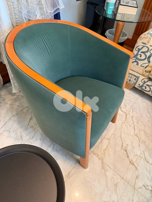 salon 1 fauteuil +2 armchairs +center table +side table 2