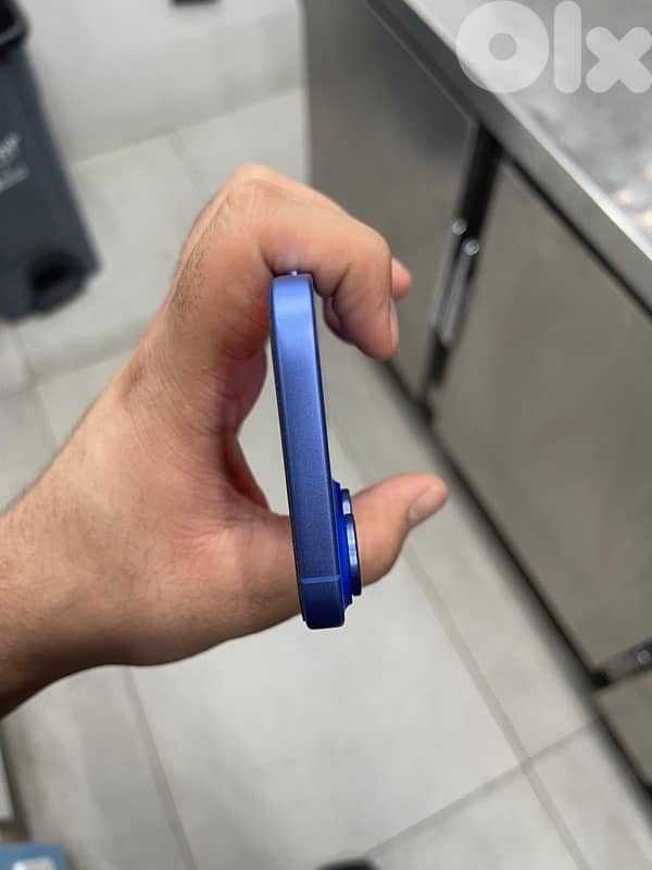 iPhone 16 like new 3