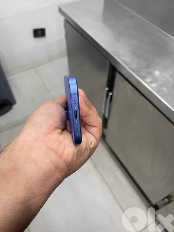 iPhone 16 like new 5