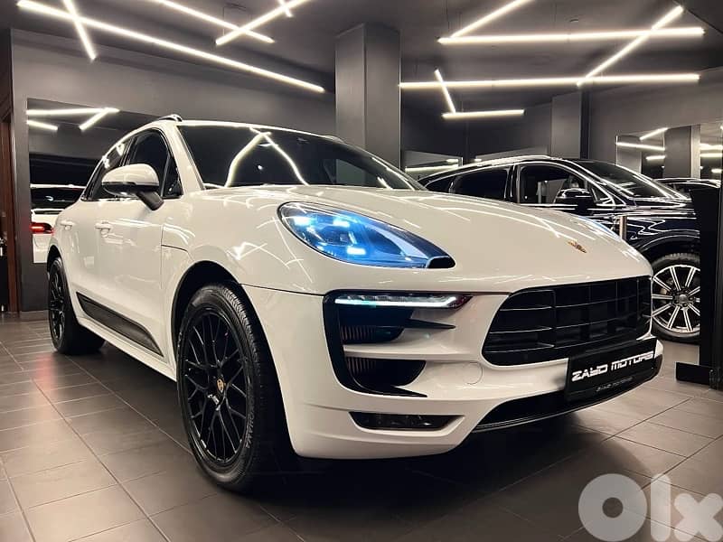Porsche Macan GTS 2017  (Carbon Fiber Package) 0