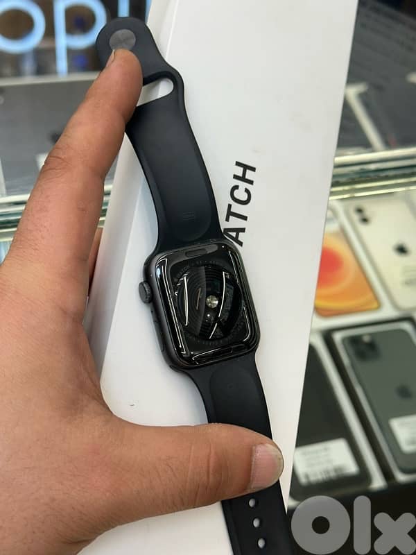 Apple watch SE 44MM like new super clean full box 1