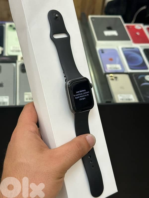 Apple watch SE 44MM like new super clean full box 2