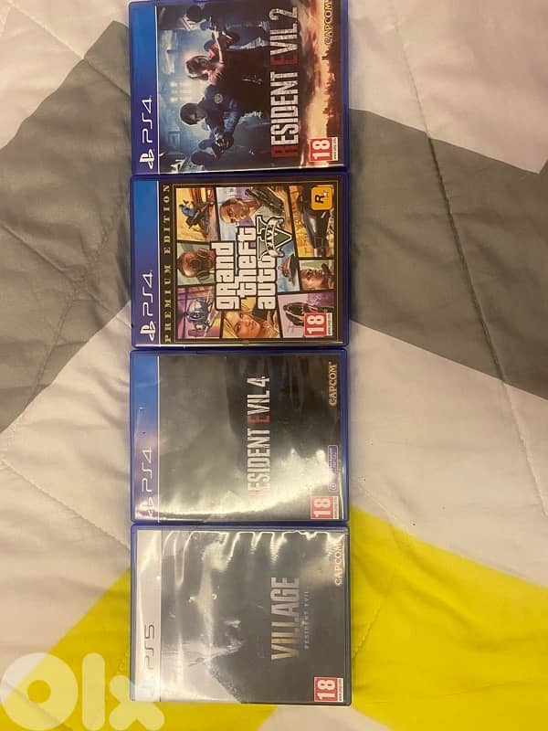 Grand theft auto V (PS4 Version),Resdient evil 2,4,8 0