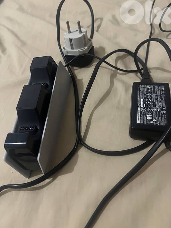 Used PS5 Fat + 1 Controller + Charging Station 1