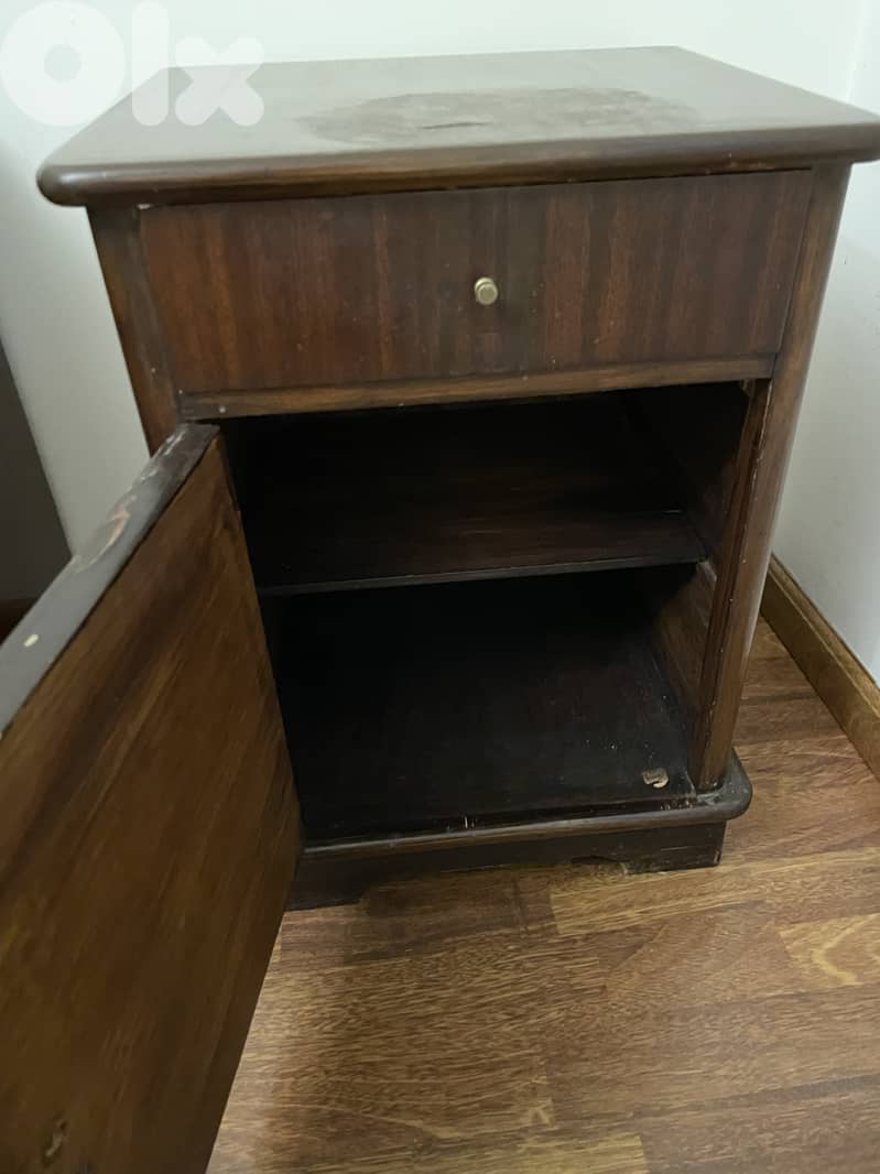 Table/ cabinet/ bedside table 3
