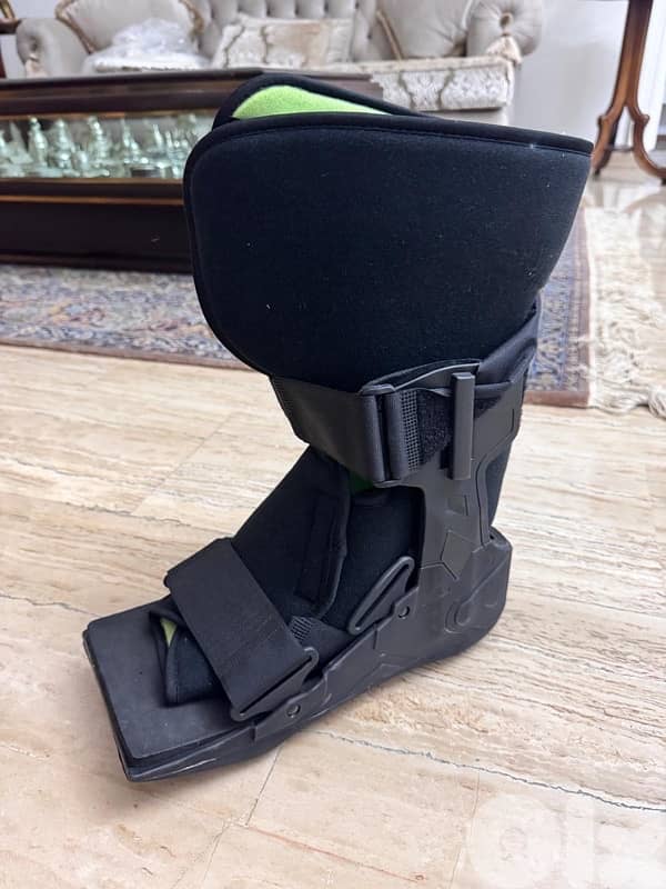 Orthopedic walking boot 2