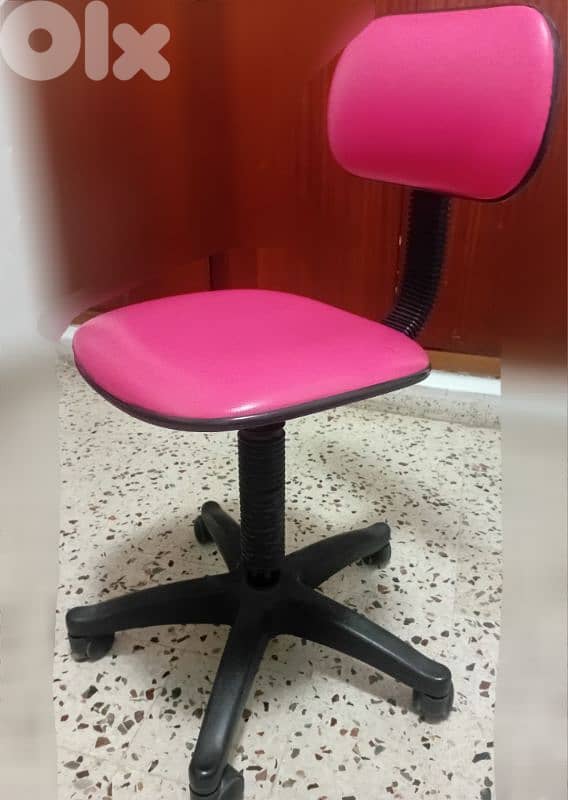 Pink leather office chair 1