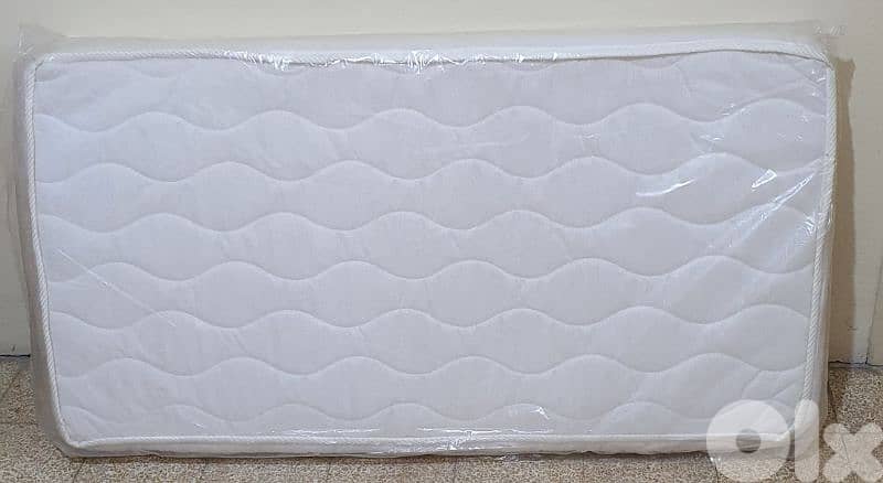 فرشة  جديدة  مش  مستعمل  أبدا     تخت شبه جديد و ناموسية و كوفروليه. . . 15