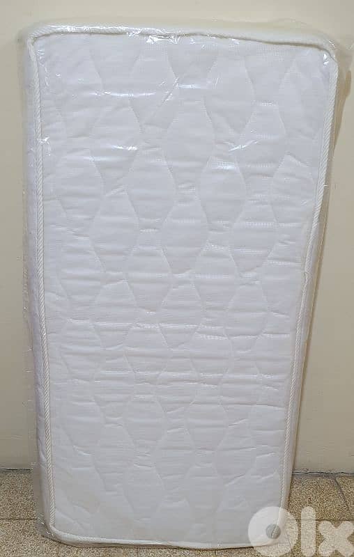 فرشة  جديدة  مش  مستعمل  أبدا     تخت شبه جديد و ناموسية و كوفروليه. . . 17