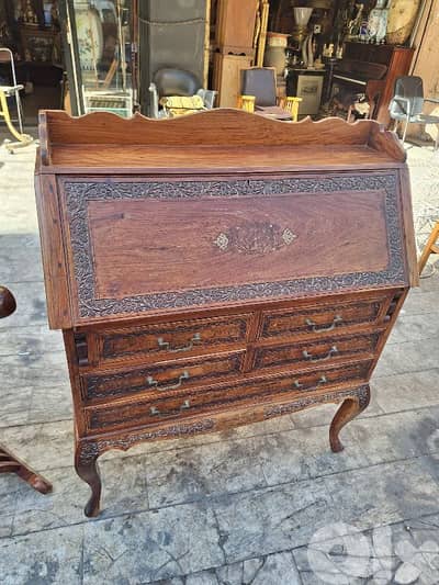 سكرتير مميزة انتيك خششب ورد حفر رائع جدا