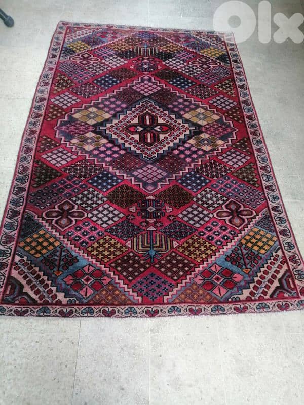 سجاد عجمي بختيار قديم بحالة جيدة جداً 0